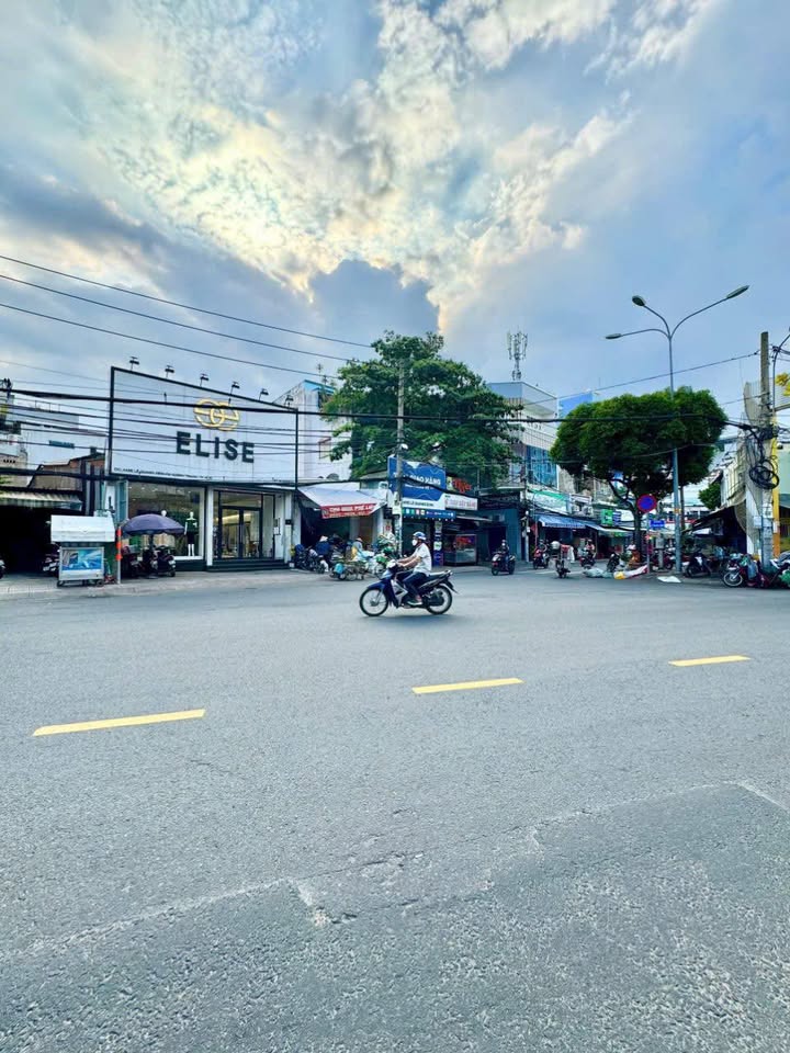 Nhà mặt tiền Lê Quang Định, Quận Bình Thạnh 246m² giá 55 tỷ - Đầu tư sinh lời cao!