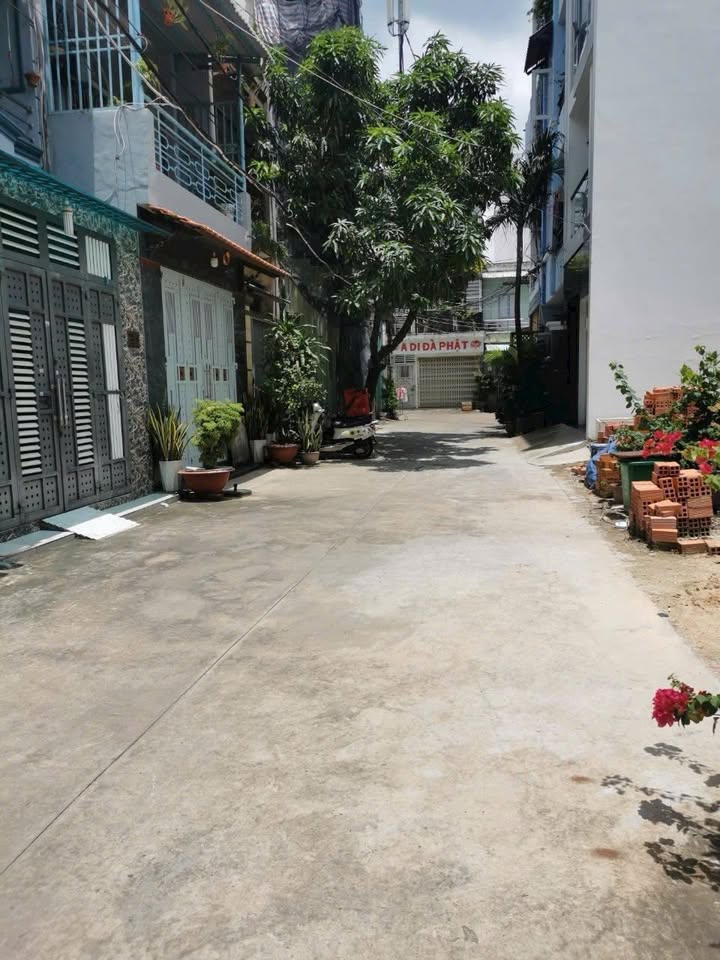 Nhà phố Tân Phú 60m² giá 6.5 tỷ - Hẻm xe hơi rộng rãi, thoáng đãng!