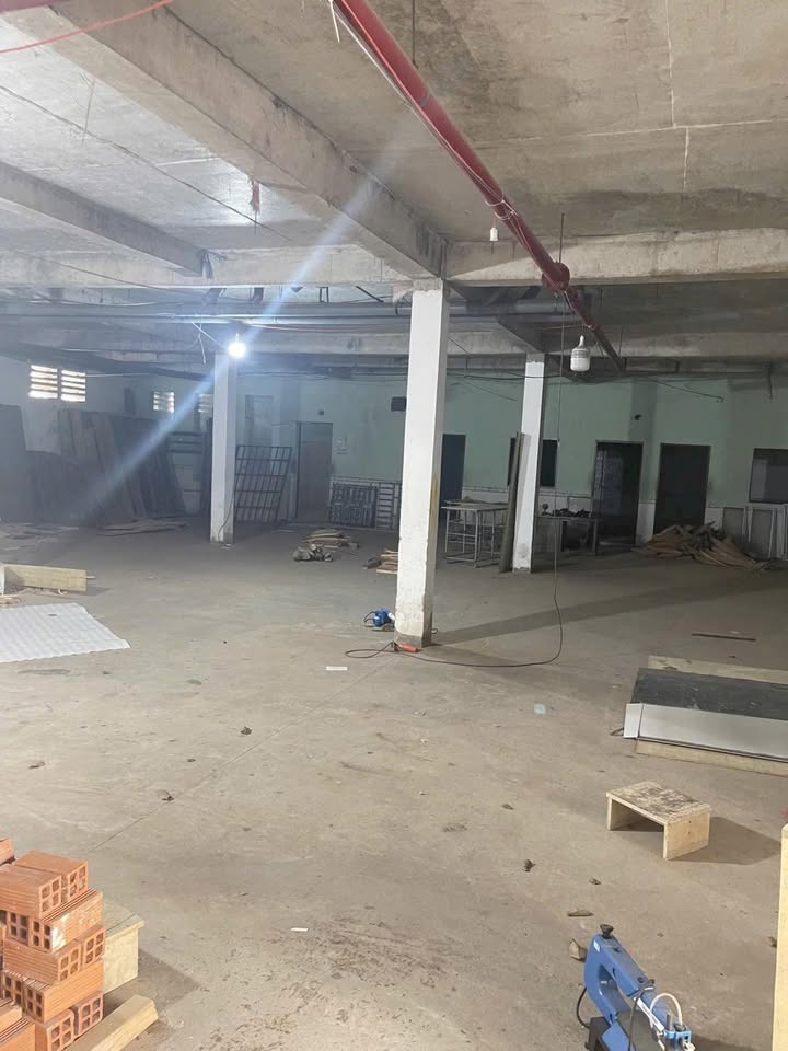 Quán Karaoke Tân Bình, Dĩ An 2744m² giá 28 tỷ - Cơ hội đầu tư tuyệt vời!