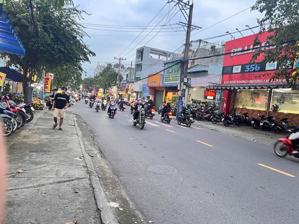 Nhà mặt tiền kinh doanh 255m² tại Dĩ An, chỉ 14 tỷ - Vị trí đắc địa sát chợ