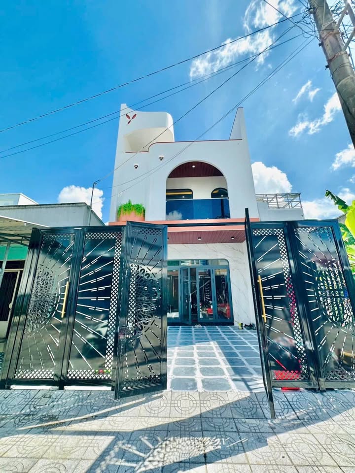 Nhà mặt tiền Nguyễn Cảnh Chân, Rạch Giá 98m² giá 3 tỷ - Tặng nội thất cao cấp!