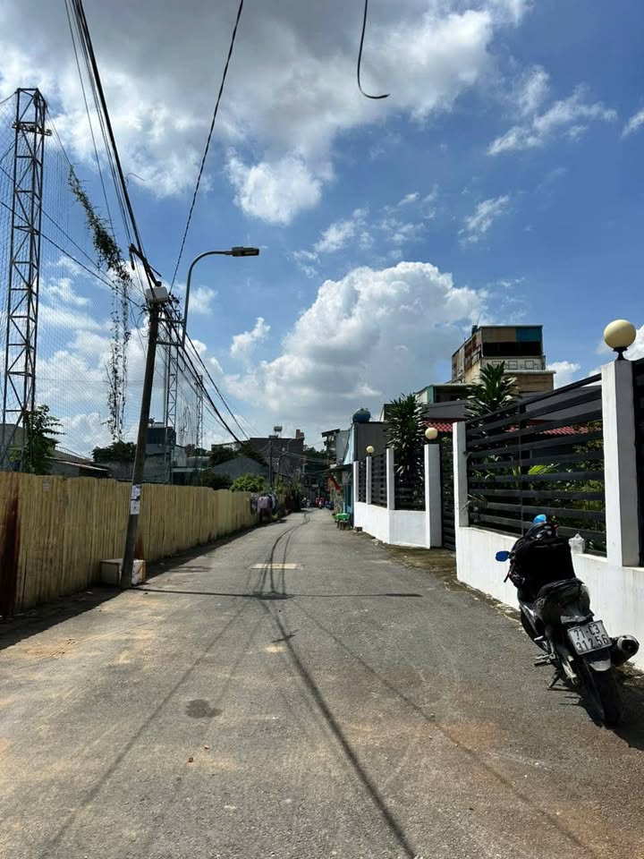 Nhà nguyên căn cho thuê tại Hẻm 175 Nguyễn Văn Tăng, Thủ Đức 65m² - Nhà mới sơn sửa, giá chỉ 8 triệu!