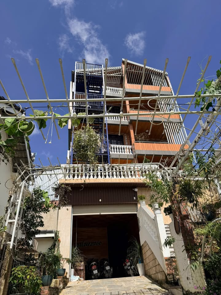 Nhà riêng Đà Lạt 388m² giá 18 tỷ - Hẻm ô tô lớn, 13 phòng