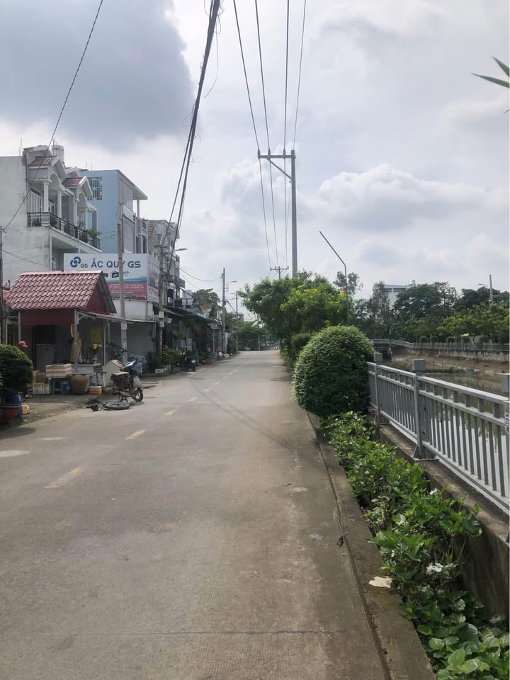 Đất nền thổ cư Quận 12 80m² giá 4.95 tỷ - Vị trí đẹp gần bờ kênh thoáng mát!