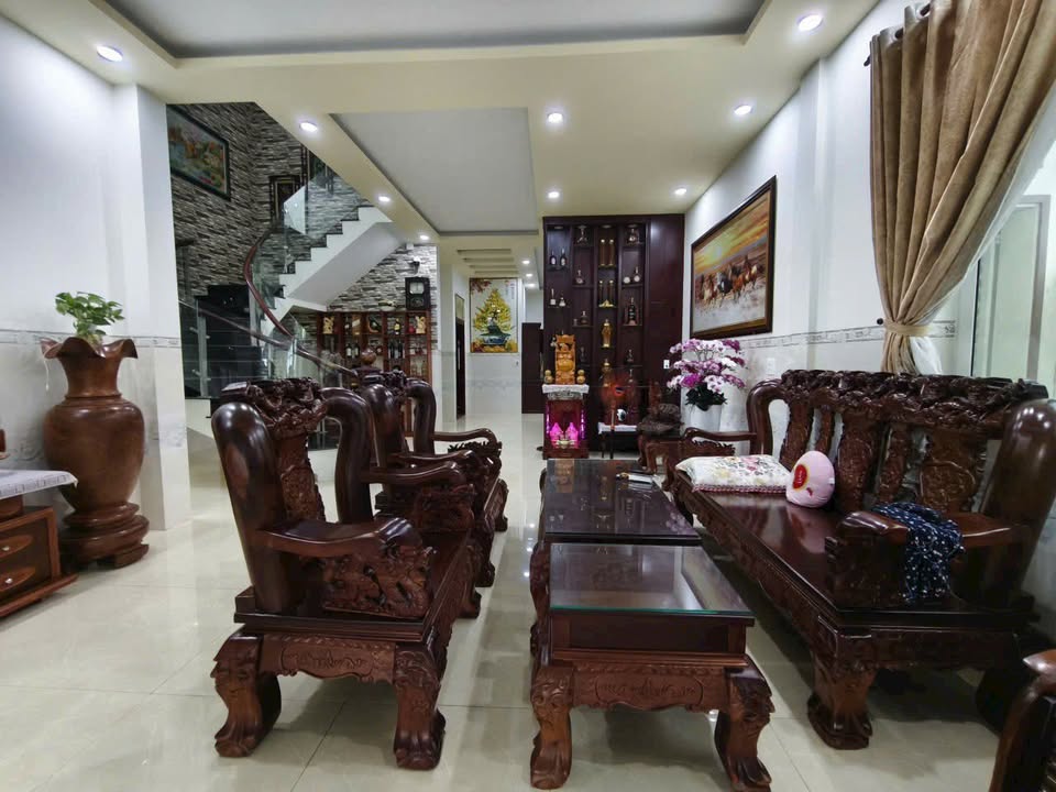 Nhà mặt tiền Mậu Thân, Trà Vinh 240m² giá 10 tỷ - Thiết kế hiện đại, nội thất cao cấp!