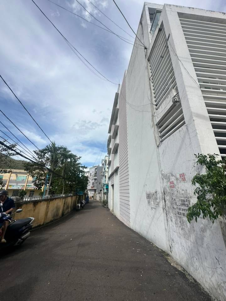 Nhà nguyên căn cho thuê tại Quy Nhơn - 4 tầng, 3 phòng ngủ, giá thỏa thuận!