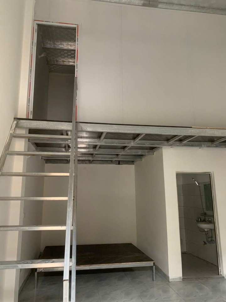 Nhà cấp 4 gác xép Yên Nghĩa Hà Đông 30m² giá 3,5 triệu - Nội thất cơ bản đầy đủ!