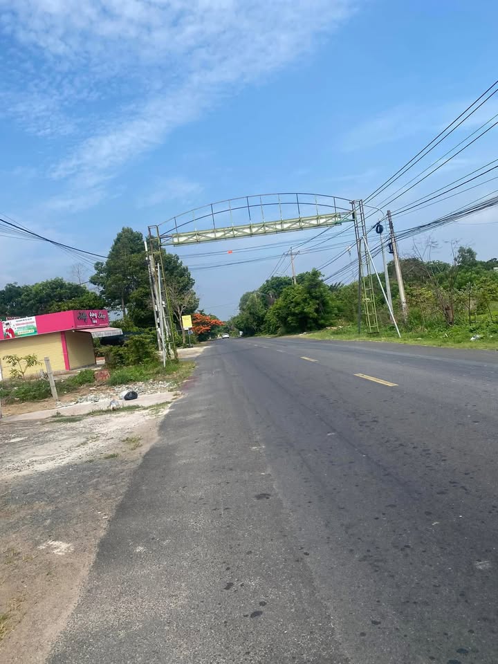 Bán đất Long Điền 100m² giá 1.27 tỷ - Khu dân cư sầm uất, tiện ích đầy đủ!