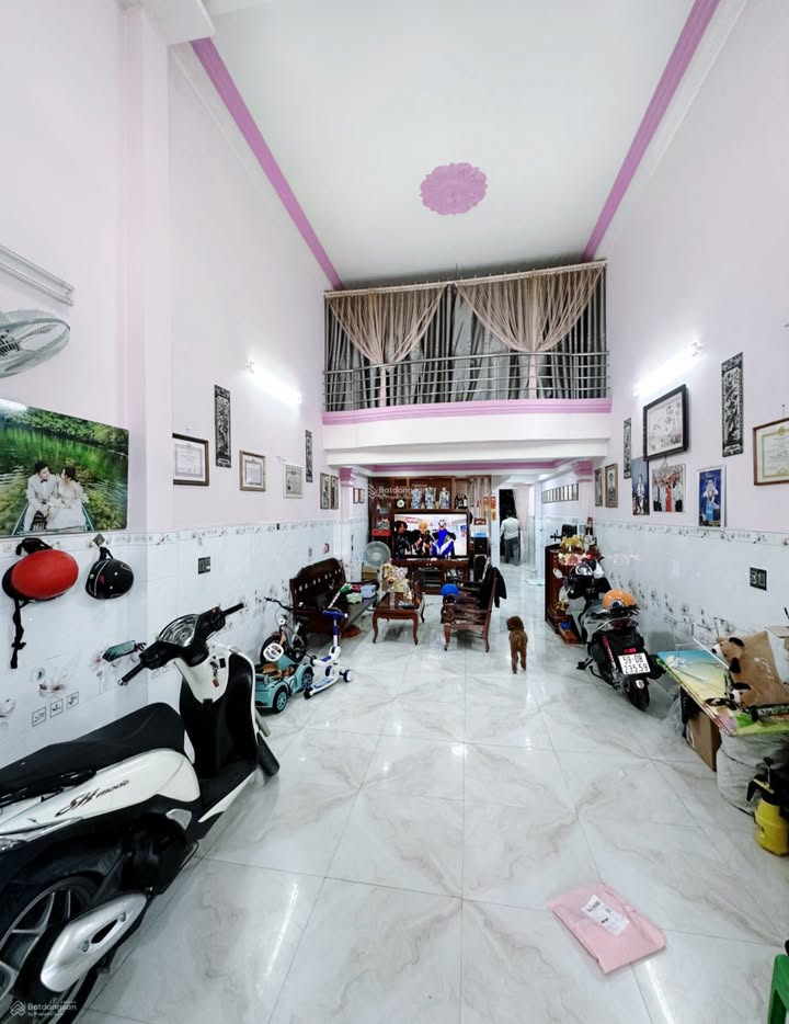 Nhà hẻm Tân Kỳ Tân Quý, Tân Phú 70m² giá 8.3 tỷ - Hẻm xe hơi rộng rãi!