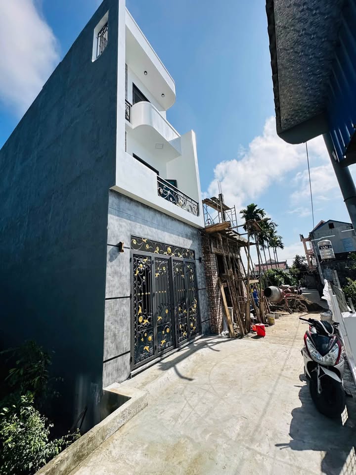 Nhà 3 tầng độc lập Kiều Trung 53,1m² giá 2,39 tỷ - Full nội thất tầng 1!