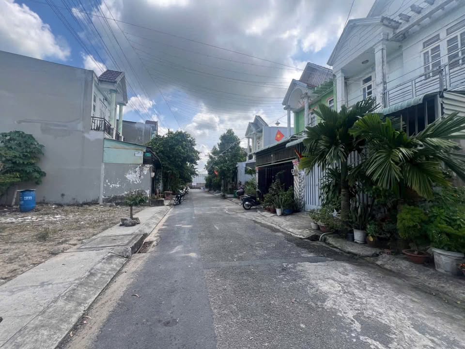 Đất thổ cư đường Trung Đông 7, quận 12, 300m² giá 9.7 tỷ - Cơ hội đầu tư hiếm có!