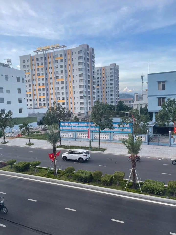 Bán nhà liền kề Đường 16 tháng 04, Phường Đông Hải, 90m² - Tiện nghi đầy đủ, gần biển