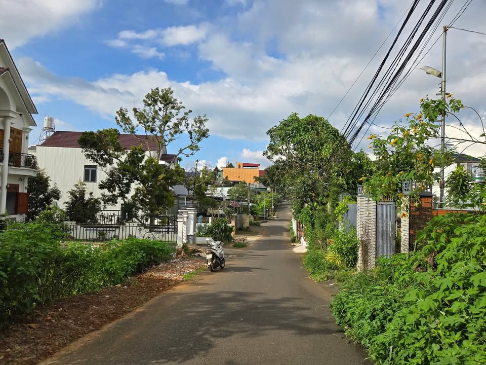 FrontHouse Hẻm 10 Chu Văn An Bảo Lộc 140m² giá 3.7 tỷ - Cơ hội đầu tư tuyệt vời!