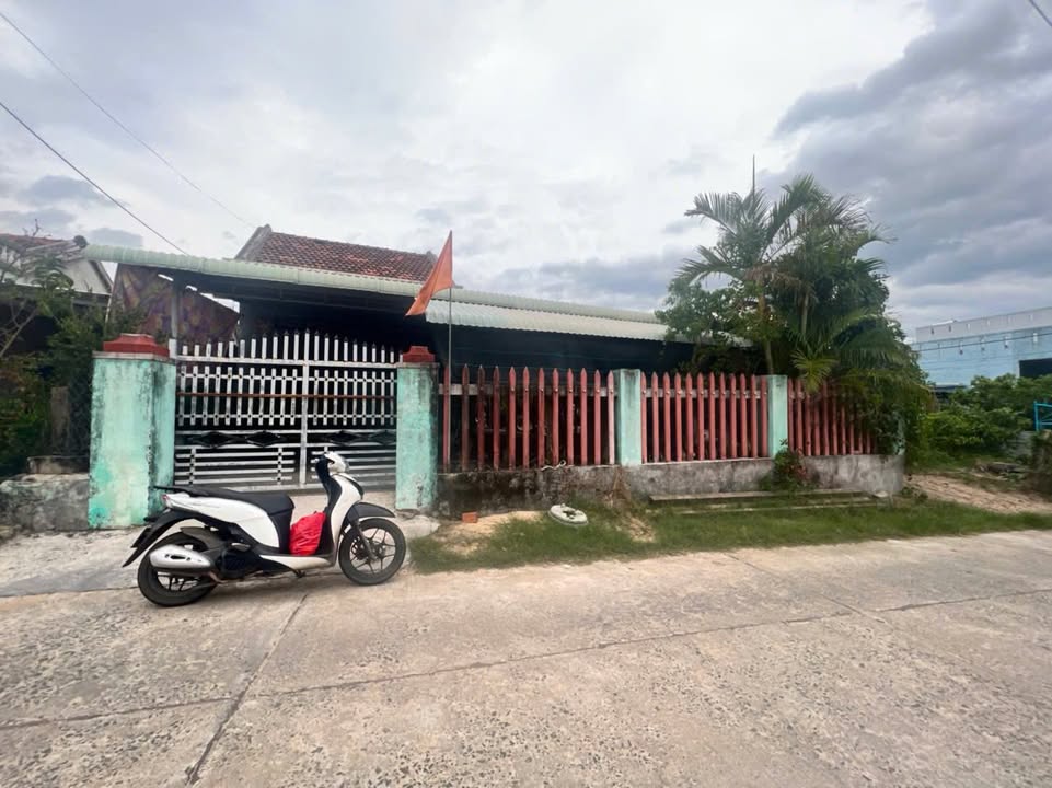 Đất tặng nhà cấp 4 tại khu phố Đa Ngư, Phú Yên - Giá 2 tỷ, thương lượng nhẹ!