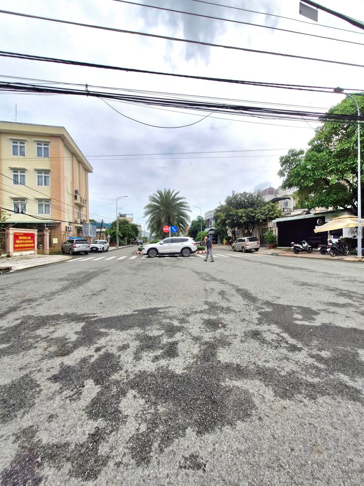 Biệt thự cho thuê phố Nam Kỳ Khởi Nghĩa, Tây Ninh - Sang trọng, tiện lợi