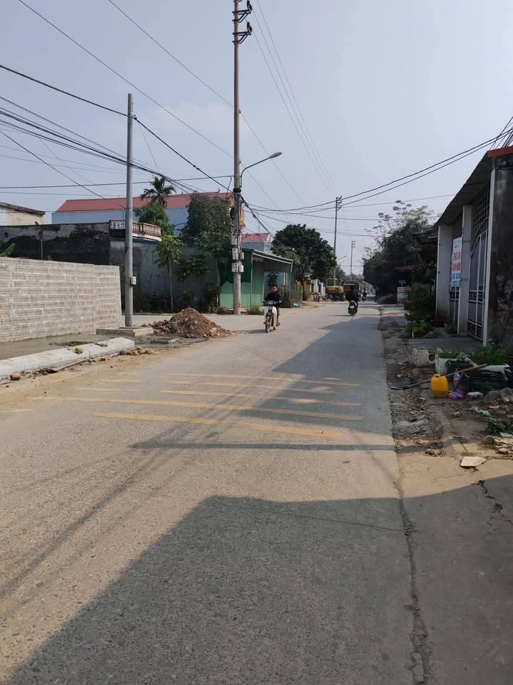 Đất mặt đường Hoàng Long, thị trấn Đồng Tâm, 100m² - Kinh doanh thuận lợi!