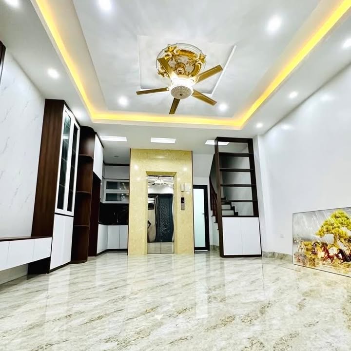 Nhà 5 tầng Tứ Liên 37m² giá 8.9 tỷ - Thiết kế hiện đại, thang máy