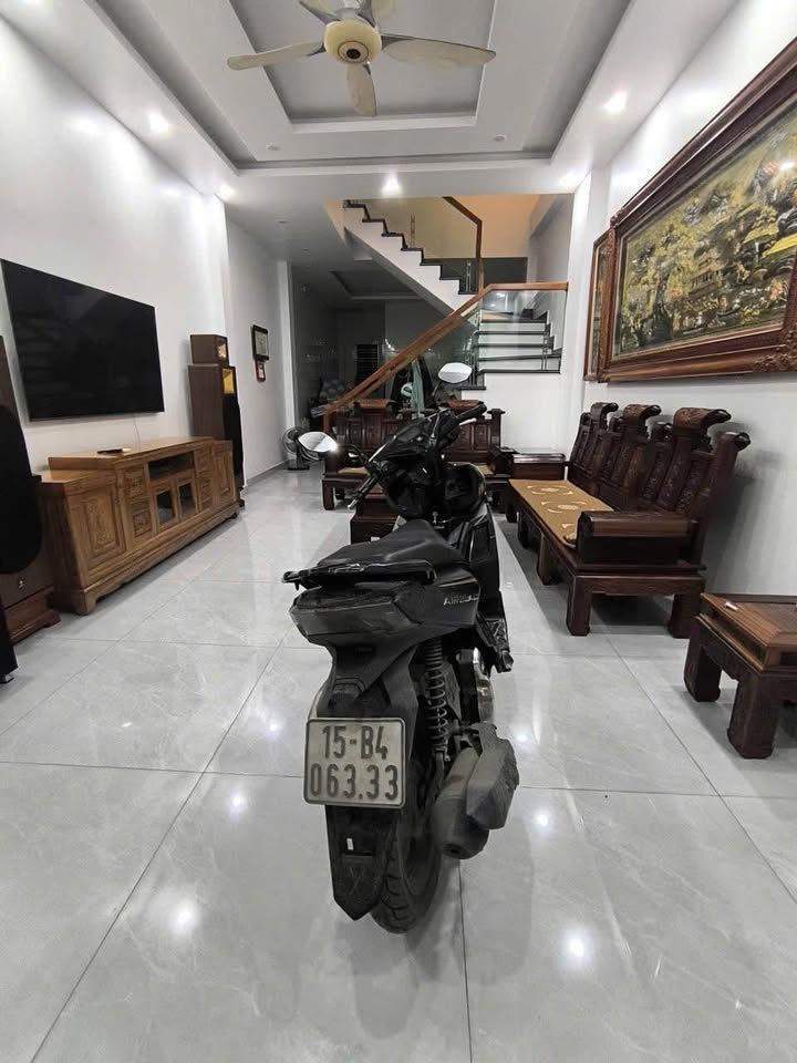 Nhà 3 tầng độc lập phường Hùng Vương, TP Hải Phòng 57m² giá 3.3 tỷ - Ô tô đỗ cửa!