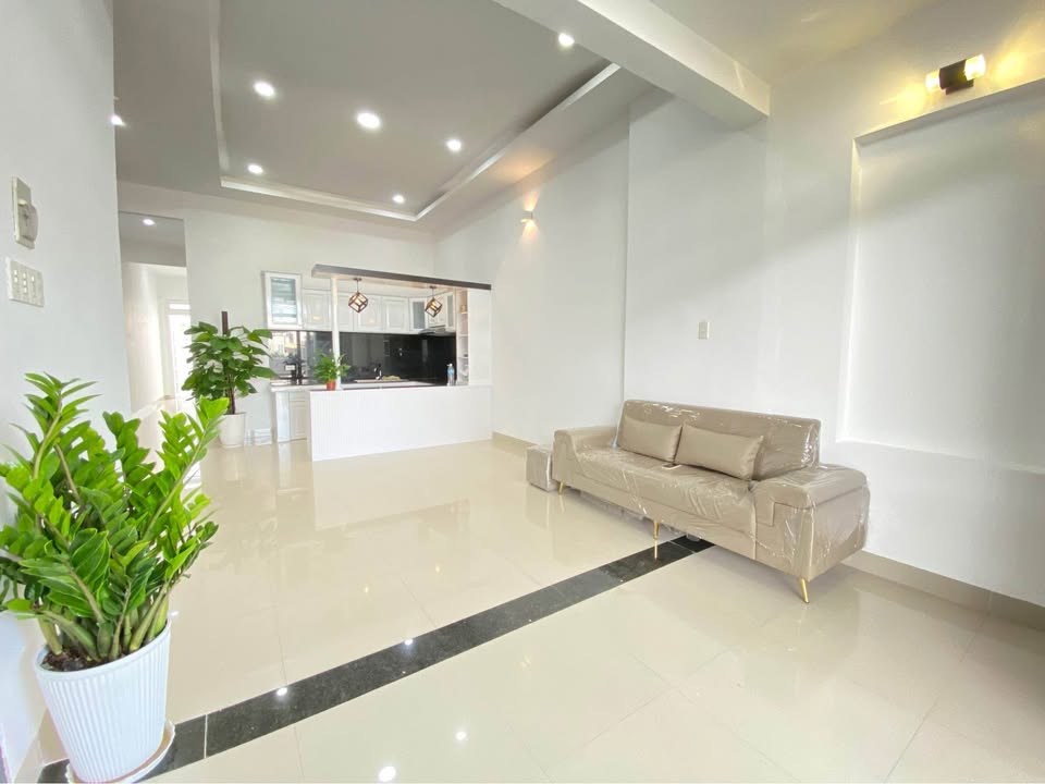 Nhà mặt tiền Xóm Cốm, Diên An, 141,7m² giá 3,19 tỷ - Thiết kế hiện đại, sổ hồng riêng!