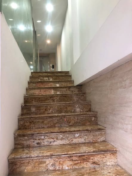 Cho thuê mặt bằng kinh doanh 45m² phố Lạc Trung - Thiết kế đẹp, vị trí đắc địa!