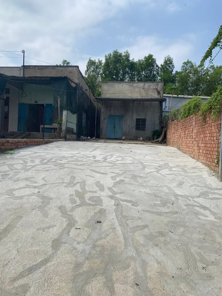 Nhà phố Vĩnh Tân Trảng Bom 240m² giá 700 triệu - Sổ riêng chính chủ!