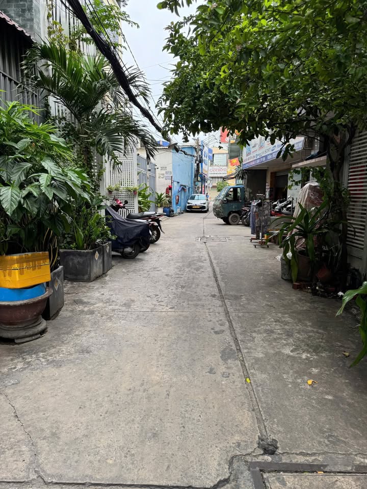 Bán nhà hẻm 8m Lạc Long Quân, P.5, Q.11 - Giá chỉ 9.2 tỷ thương lượng!