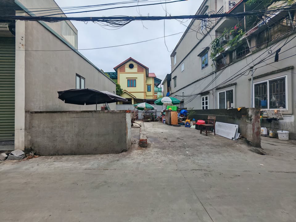 Đất nền 33m² chính chủ tại khu trung tâm chợ Cầu Đình - Giá chỉ 3 tỷ VND!