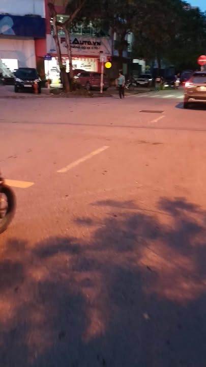 Đất lô góc Thạch Bàn 43m² giá 13 tỷ - Kinh doanh thuận lợi!