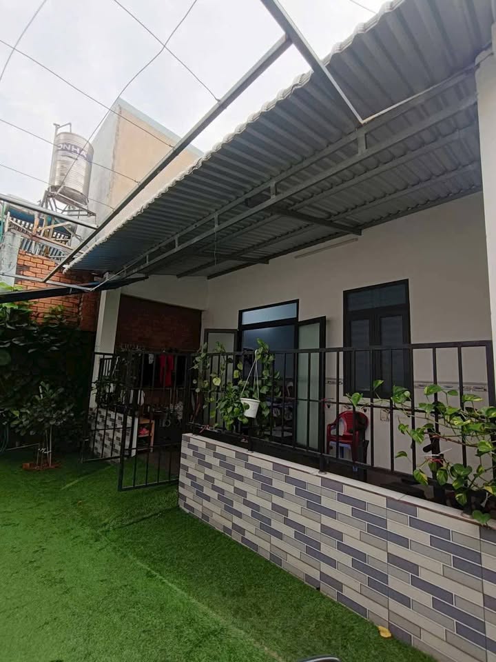 Nhà cấp 4 Đỗ Xuân Hợp 104m² giá 7.1 tỷ - Gần tiện ích đầy đủ!