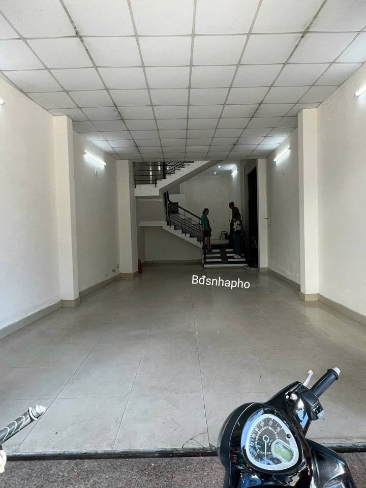 Nhà cho thuê 3 tầng mặt tiền Lê Duẩn, Hải Châu 75m² giá 35 triệu - Vị trí đắc địa cho kinh doanh!