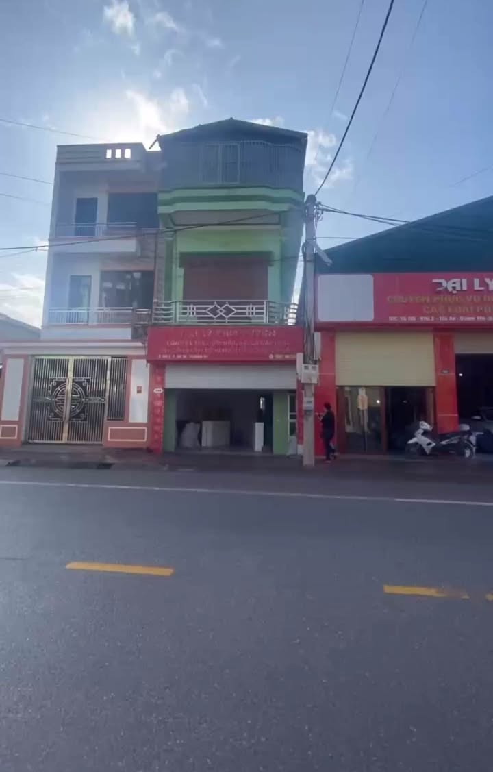 Nhà 3 tầng mặt đường Thống Nhất, Quảng Yên 98m² giá 4 tỷ - Kinh doanh sầm uất!