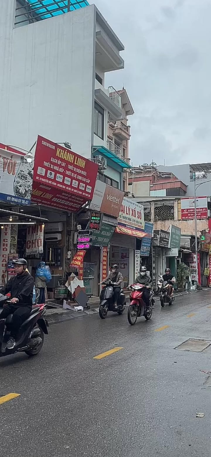 Nhà mặt phố Nguyễn Đức Cảnh, Hoàng Mai 240m² giá 9.9 tỷ - Đầu tư sinh lời hấp dẫn!