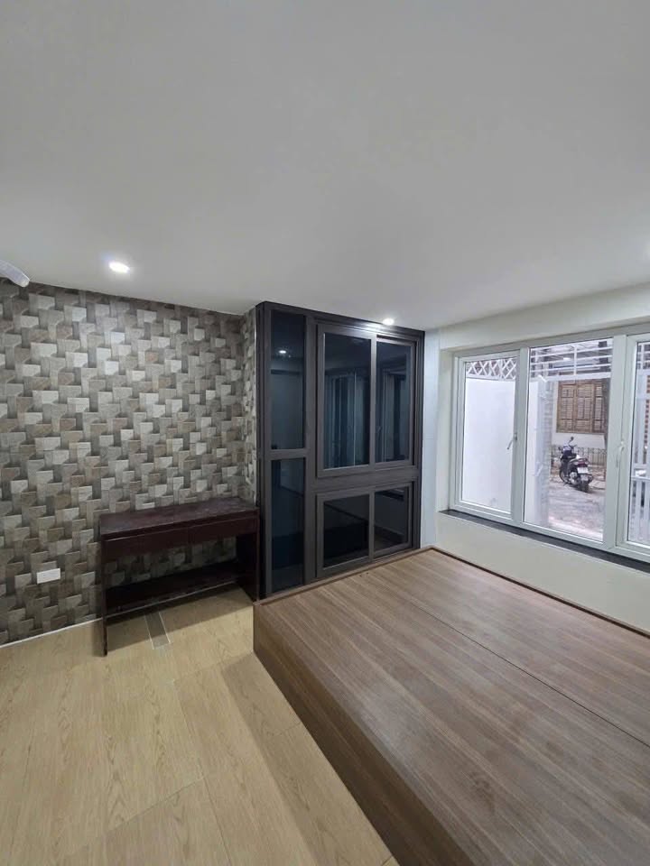 Cho thuê FrontHouse Nguyễn Văn Cừ 70m² chỉ 8 triệu - Kinh doanh đỉnh cao ngay mặt phố!