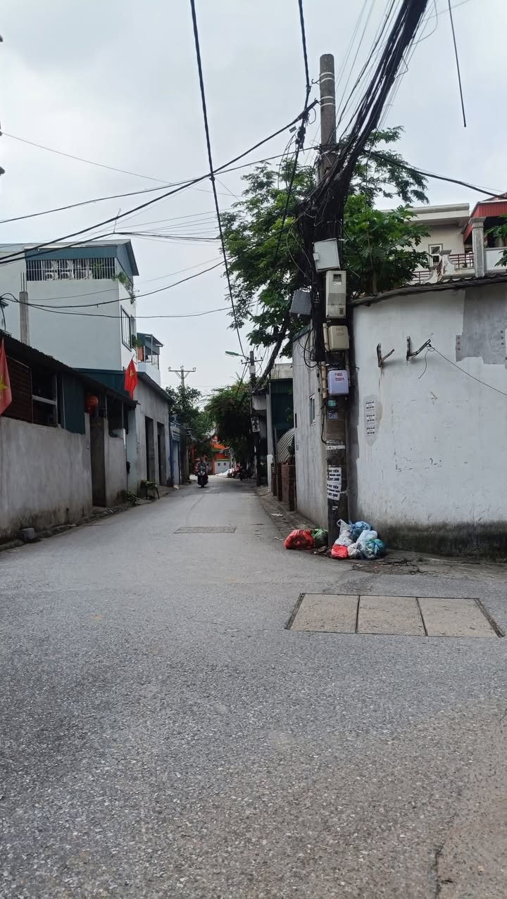 Bán đất lô góc đường Bắc Cầu, Ngọc Thụy 50m² - Giá 6.35 tỷ, ô tô tránh đỗ!