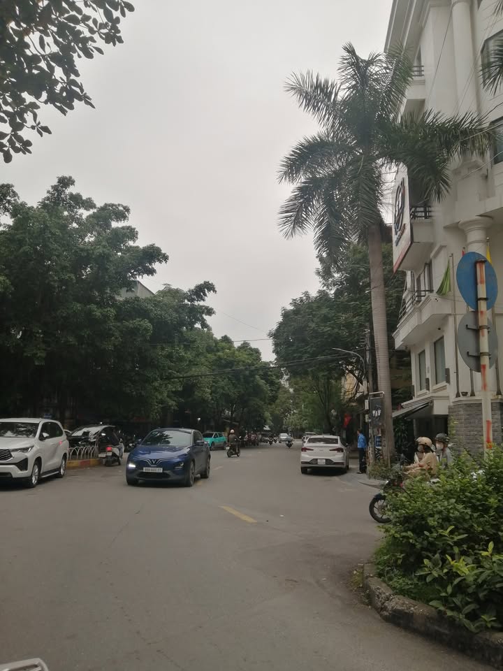 Nhà mặt ngõ Đặng Thùy Trâm, Cầu Giấy 60m² - Ô tô tránh, chính chủ bán gấp!