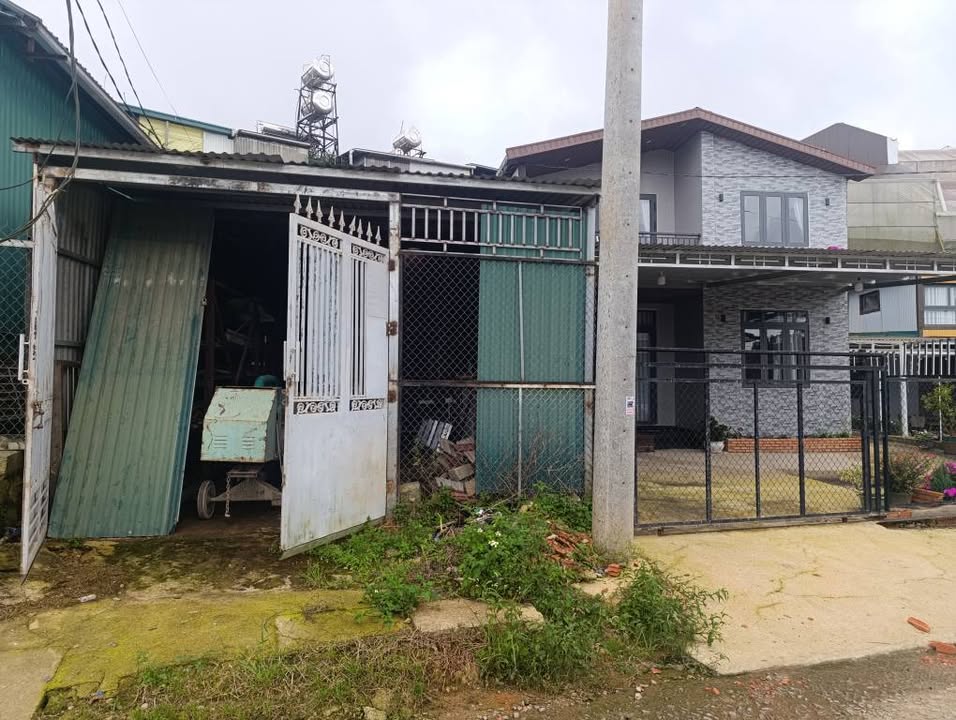 Bán nhà mặt tiền đường Nguyễn Hoàng, Đà Lạt 100m² giá 1.39 tỷ - Sổ hồng chính chủ!