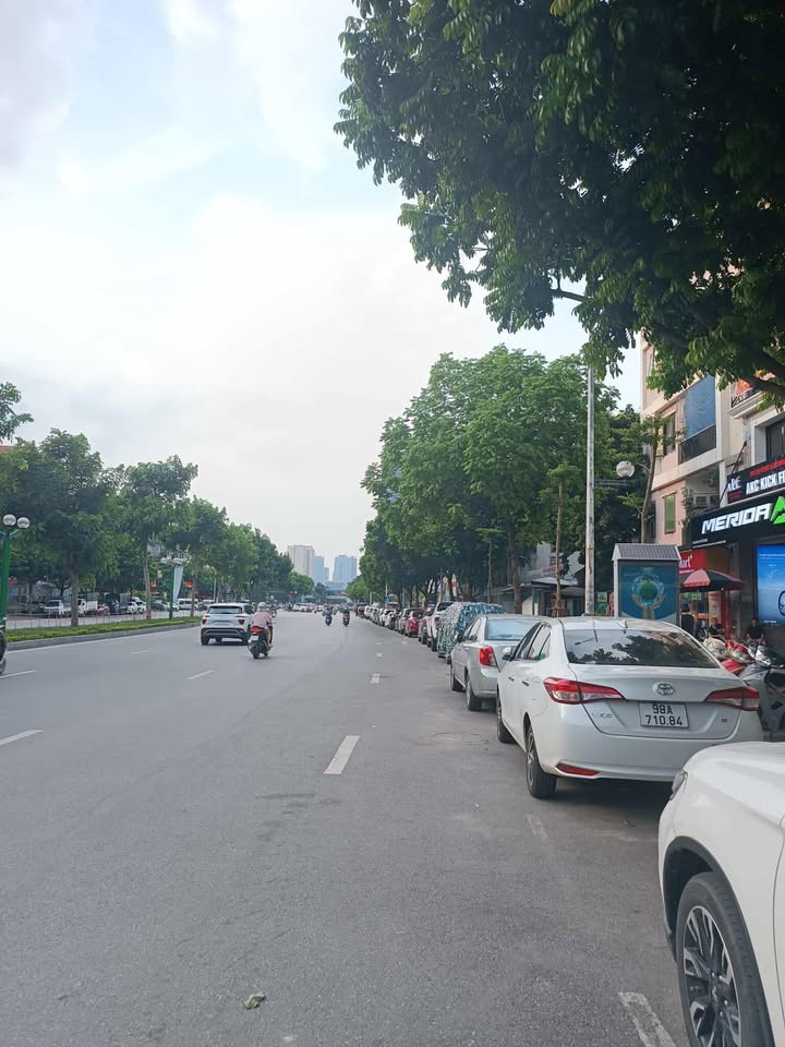 Cho thuê sàn văn phòng Nguyễn Văn Huyên 210m² giá 90 triệu - Mặt tiền rộng 15m, setup ngay!