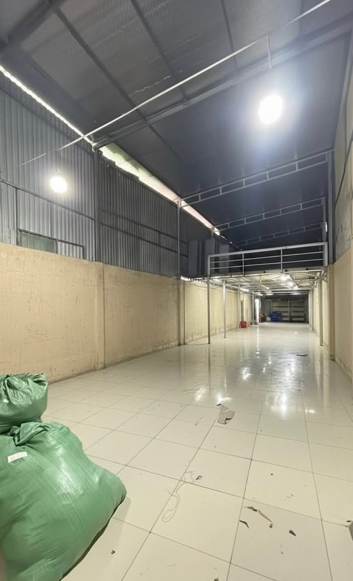 Kho cho thuê Quang Trung Hà Đông 200m² giá 10 triệu - Phù hợp làm xưởng và bán online!