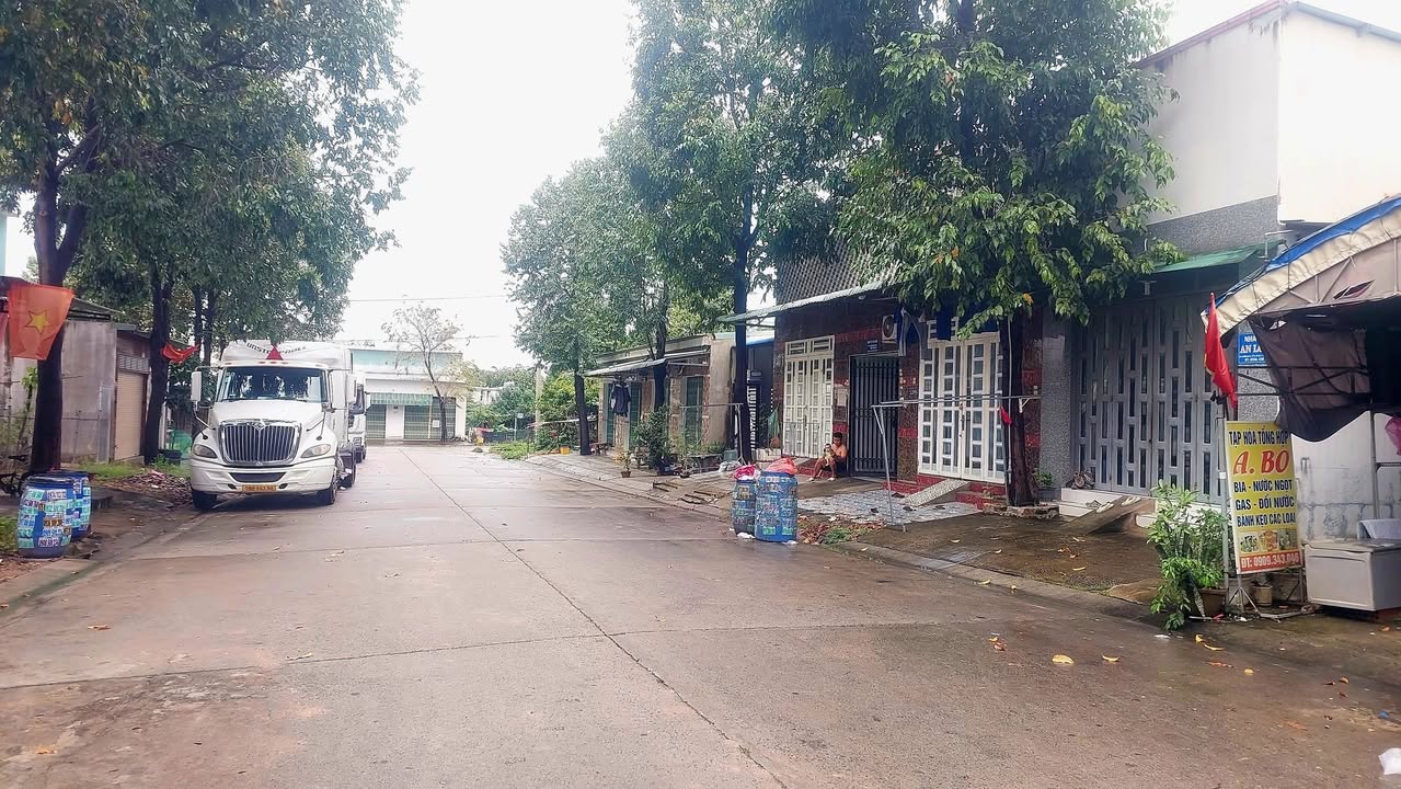 Đất nền Bến Cát 150m² giá 1.8 tỷ - Vị trí dân cư đông đúc