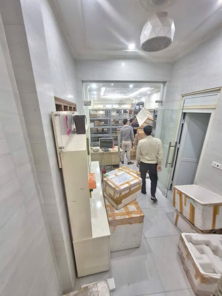 Nhà cho thuê Giang Văn Minh, Ba Đình 60m² giá 30 triệu - Thang máy tiện lợi!