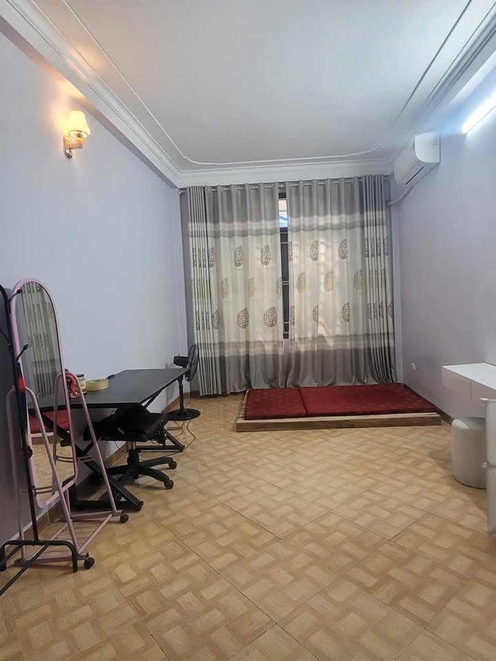 Nhà nguyên căn 5 tầng ngõ 250 Tân Mai, 30m² - Đầy đủ tiện nghi, chỉ 9.5 triệu/tháng!