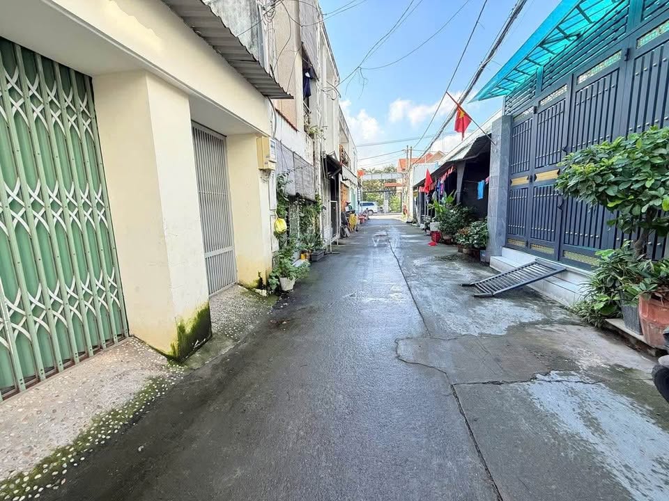 Nhà phố Hiệp Bình Chánh 102m² giá 5.2 tỷ - Hẻm xe hơi 1 trục tiện lợi!