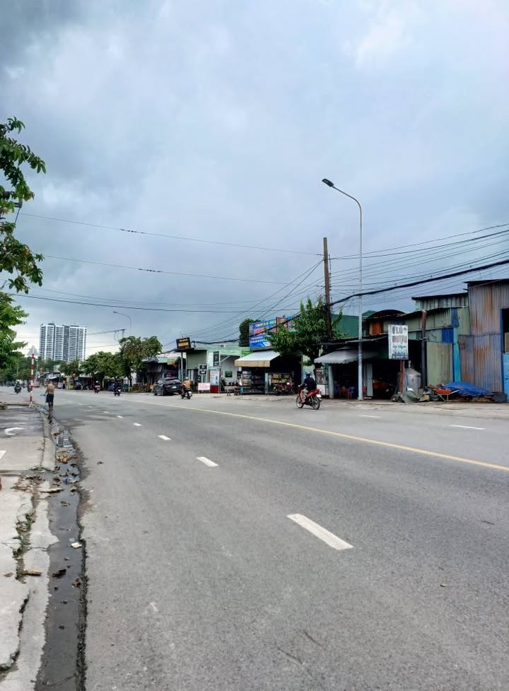 FrontHouse mặt tiền DT743C Chiêu Liêu Dĩ An 112m² giá 7.5 tỷ - Tiềm năng kinh doanh lớn!