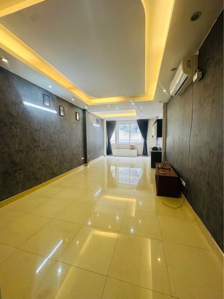 Cho thuê văn phòng tại phố Nguyễn Đình Chiểu, 80m² giá 10 triệu - Không gian riêng tư tuyệt vời!