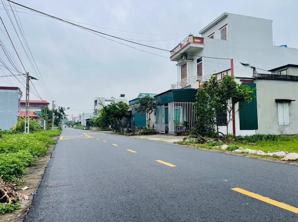 Đất nền thôn Hải Long, Đông Hoàng 100m² giá chỉ 1 tỷ - Tiện ích xung quanh phong phú!