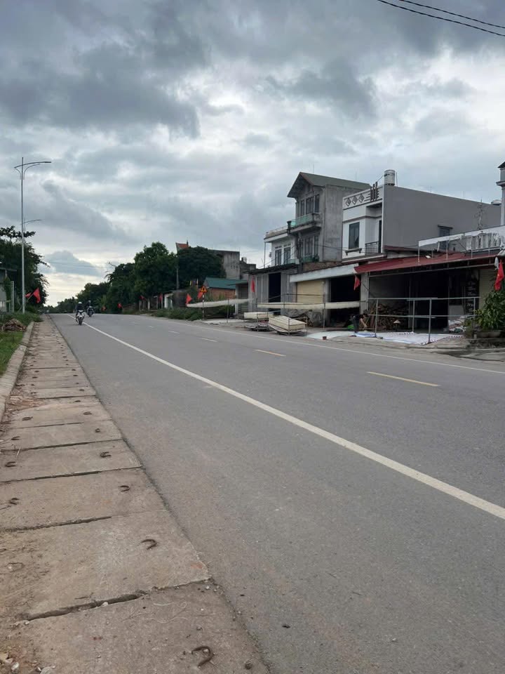 Nhà phố mặt tiền Tỉnh lộ 295 Ngọc Châu 90m² giá chỉ 2 tỷ - Cơ hội kinh doanh tuyệt vời!