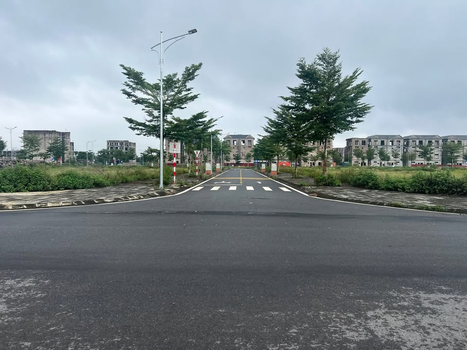 Nhà phố Trung Đông 68, Đông Văn, 100m² - Sổ đỏ chính chủ, giá thỏa thuận!