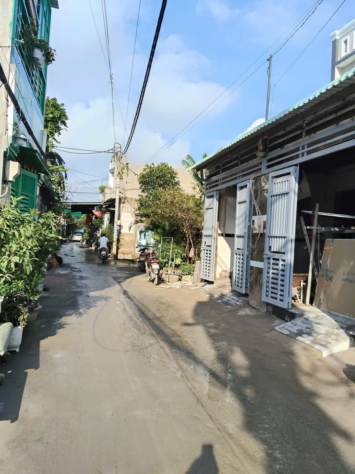 Nhà phố Vĩnh Lộc A Bình Chánh 60m² giá 2.2 tỷ - Hẻm thông, tiện nghi đầy đủ!