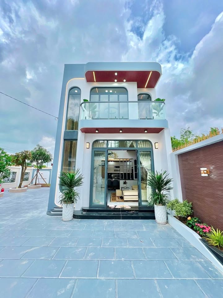 Villa nhà vườn Cần Giuộc 308m² giá 3.98 tỷ - Tặng full nội thất, không thể bỏ lỡ!