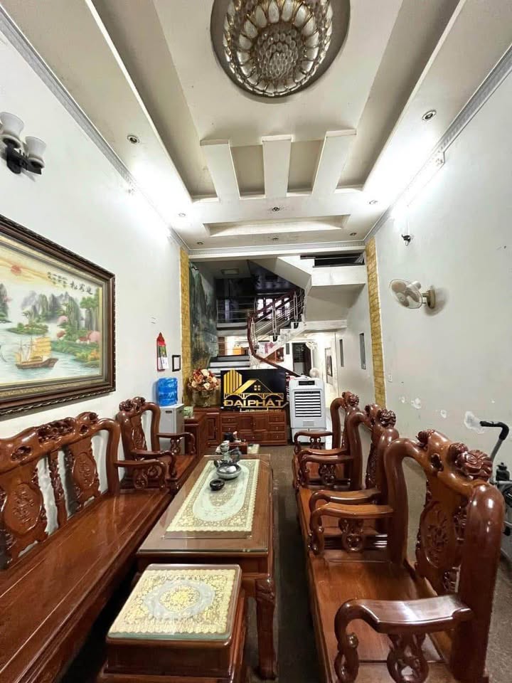 Nhà 3 tầng 76m² đường Trần Nhân Tông, Móng Cái - Kinh doanh thuận lợi!